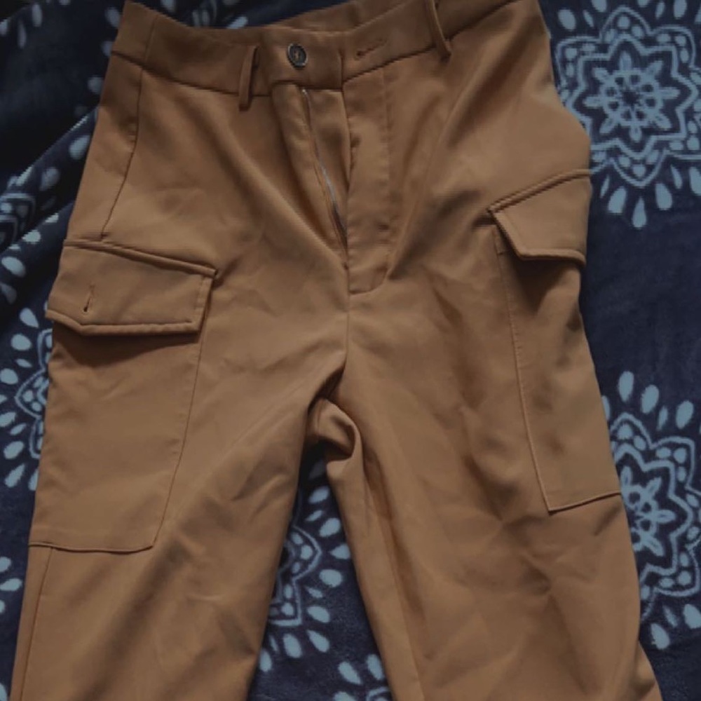 I’m a selling these cute ! Stretchy Caramel high waisted jeans!. Size medium
